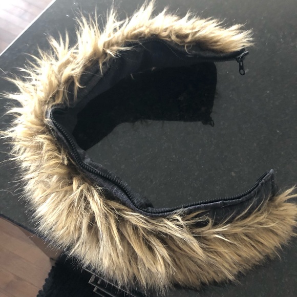 Aritzia Community Paradigm winter jacket - Picture 15 of 15